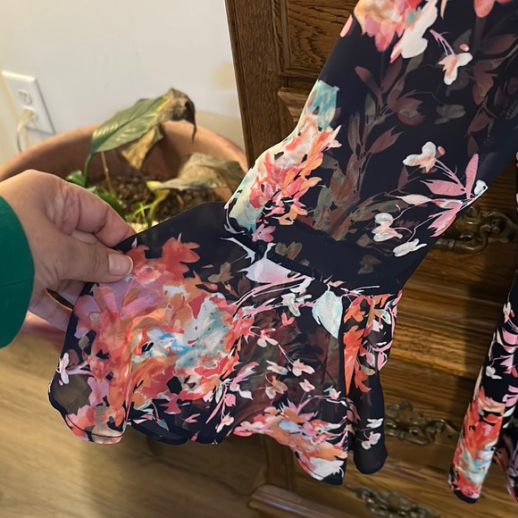 New Directions Flutter Sleeve Floral Tunic in Orange and Pink - Picture 6 of 17